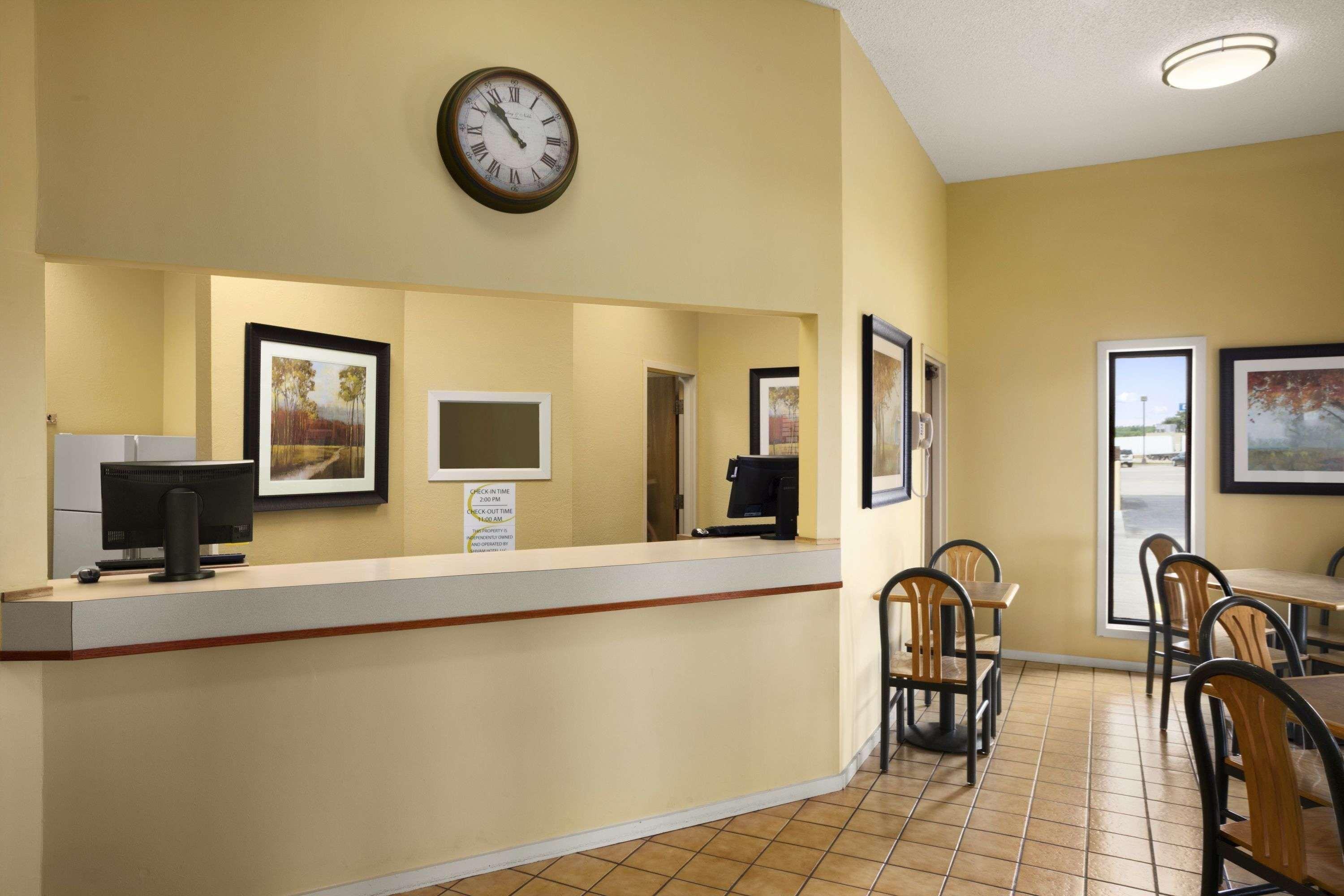 Motel Super 8 By Wyndham Marion Exterior foto